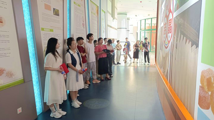 20240817mk体育集团举行2024年职工子女高考奖学金发放仪式5