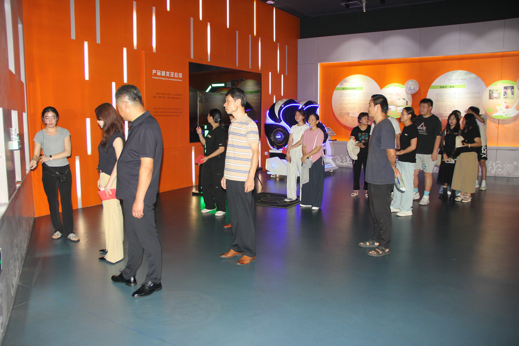 20250819情系职工子女  助力梦想启航——mk体育集团举行职工子女高考奖学金发放仪式7_1
